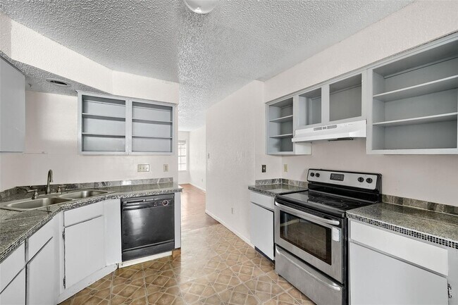 Building Photo - 7214 Salt Springs Dr