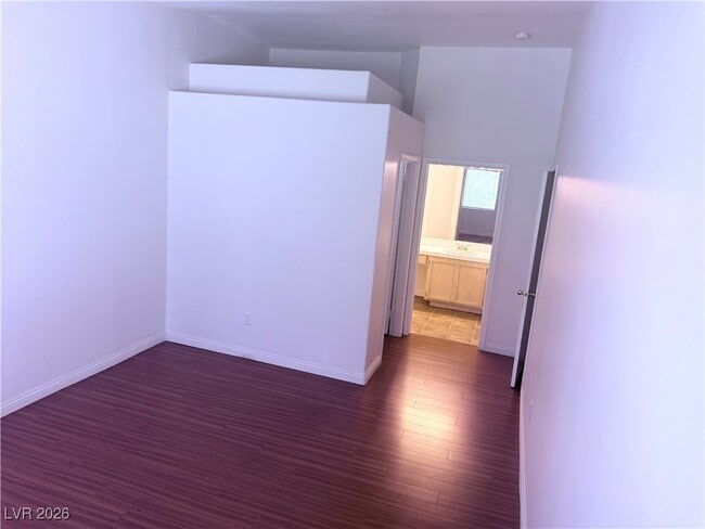 Building Photo - 2110 Los Feliz St