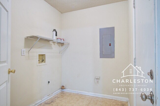 Building Photo - 6280 Lucille Dr