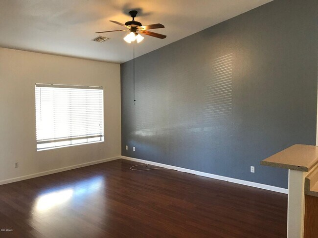 Building Photo - 2 bed / 2 Bath Townhouse in Mesa!