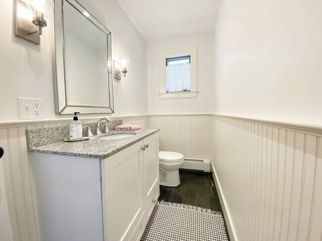 Building Photo - Winter Rental: Hodgkins Cottage
