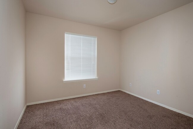 Building Photo - RECENTLY RENOVATED EASTSIDE HOME