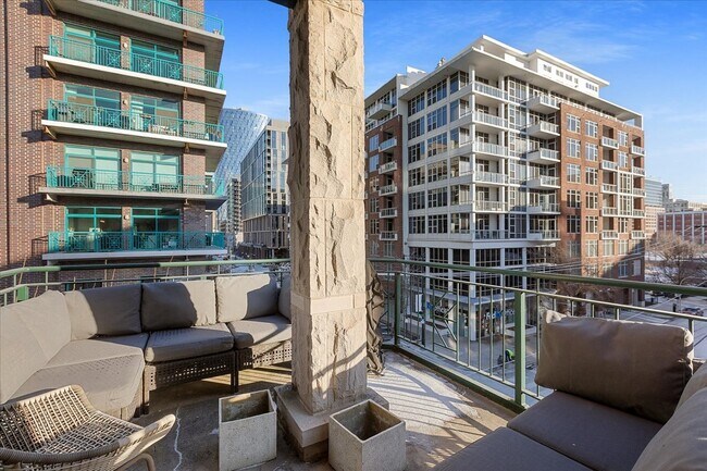 Building Photo - 936 W Madison St