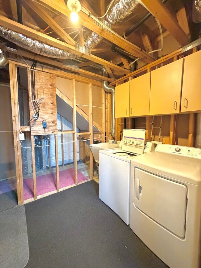 Building Photo - Beautiful 4bed 3bath Single Family Home In Sartell