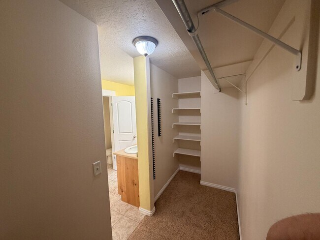 Building Photo - 4077 S Clipper St
