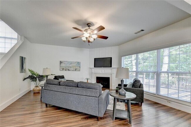 Building Photo - 335 Pintail Ct