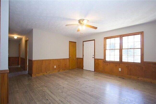 Building Photo - 2420 Green Rd