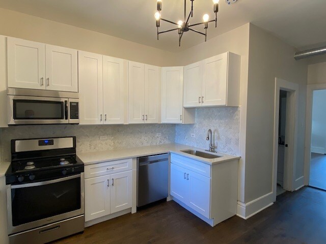 kitchen - 1333 N Ashland Ave