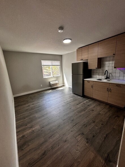 Building Photo - 27902 Meadow Dr