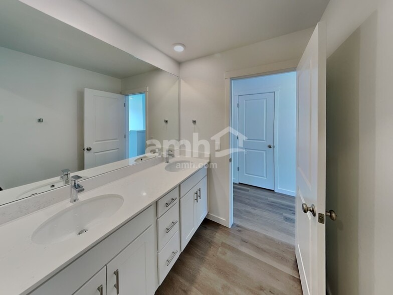 Building Photo - 26106 E Calhoun Pl