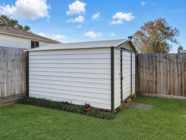 Building Photo - 4508 Stonebridge Dr