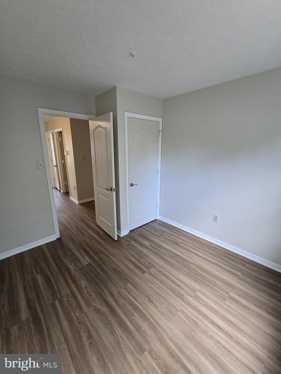 Building Photo - 6328 S Lake Ct
