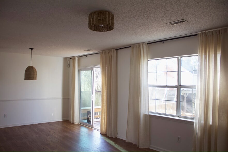 Building Photo - 103 Toura Ln