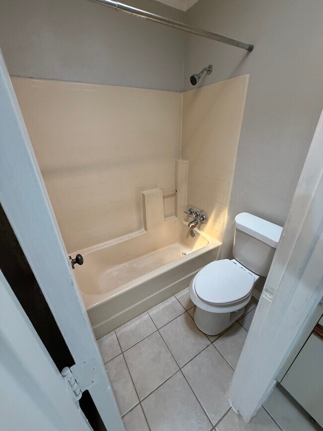 Building Photo - 830 Ash Grove Ln