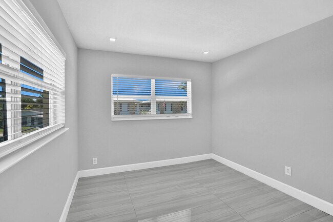 Building Photo - 2755 NE 28th Ave