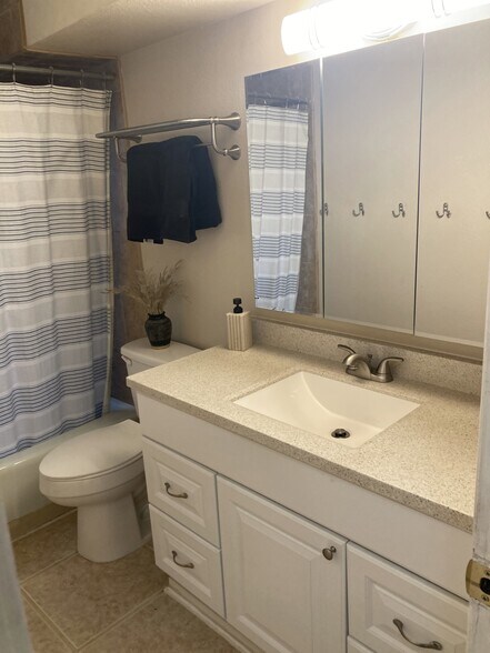 Building Photo - 4715 Scenic Cir