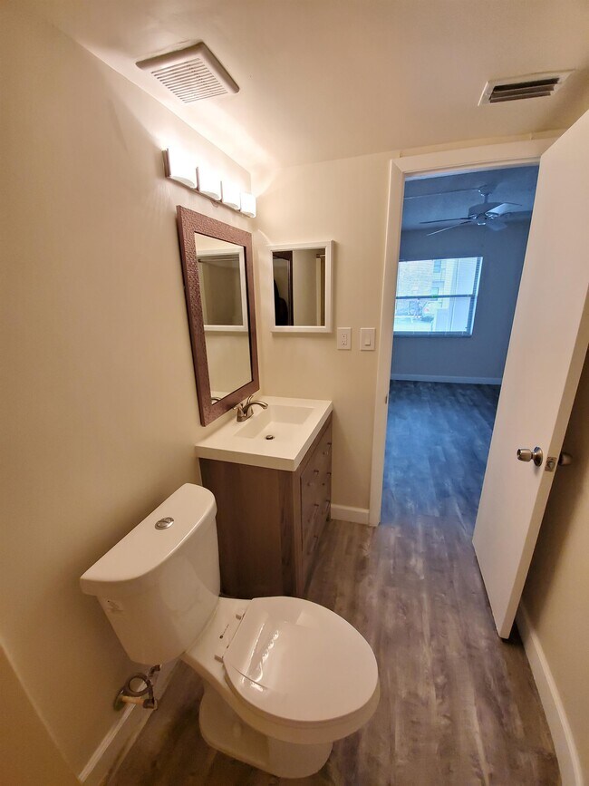 Building Photo - 6040 Shaker Wood Cir