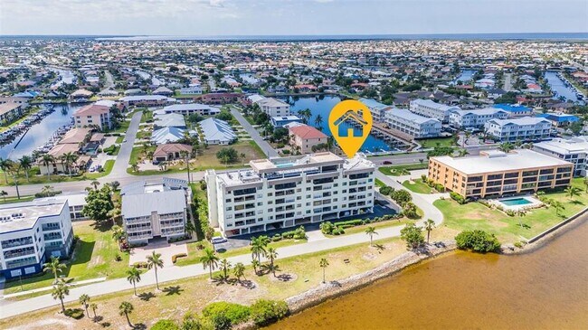 Building Photo - 1500 Park Beach Cir