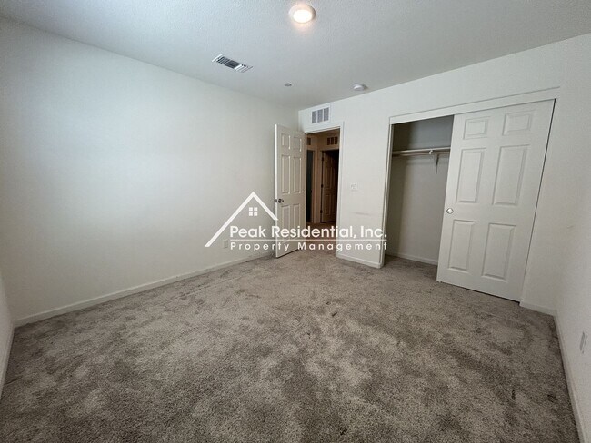 Building Photo - Beautiful Newer Folsom 4bd/2.5ba in Gated Community!