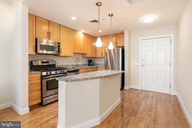 Building Photo - 525 N Fayette St