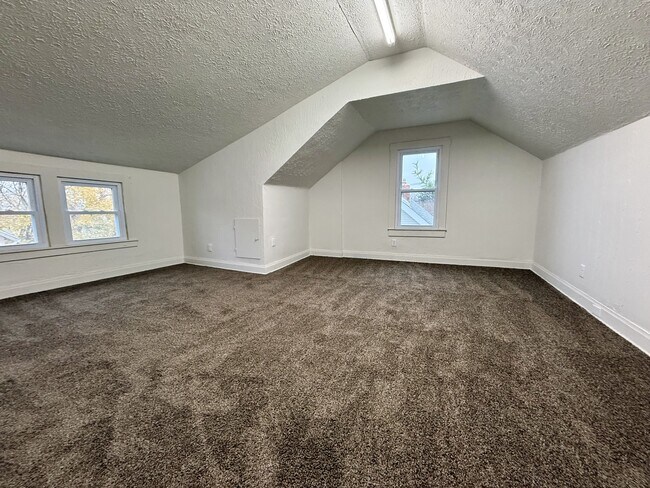 Building Photo - 846 Lee Dr