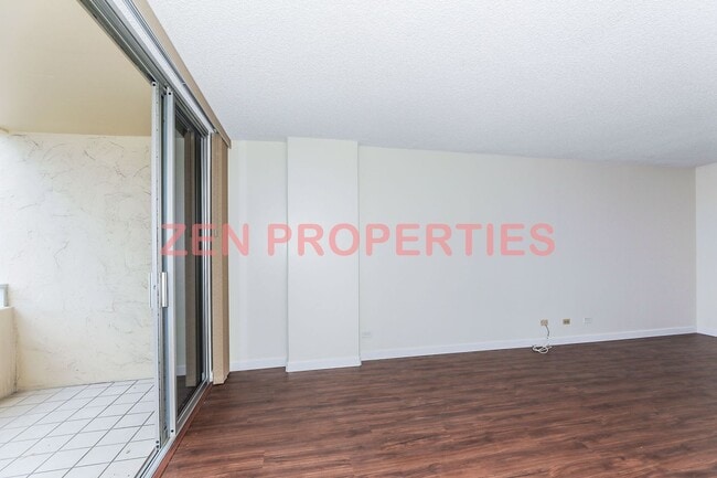 Building Photo - 2 bedroom, 2 bath & 1 parking for rent at Royal Court