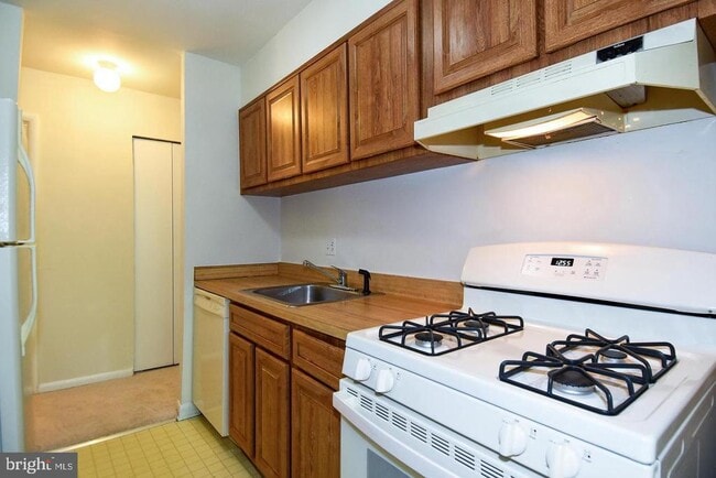 Building Photo - 3302 Woodburn Village Dr