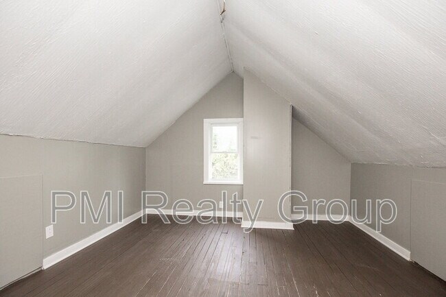 Building Photo - 888 Evangeline Rd