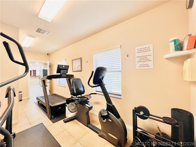 Building Photo - 4250 N Hwy A1A