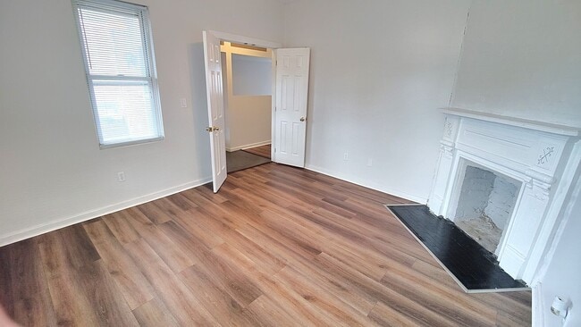 Building Photo - 409 Kingsboro St