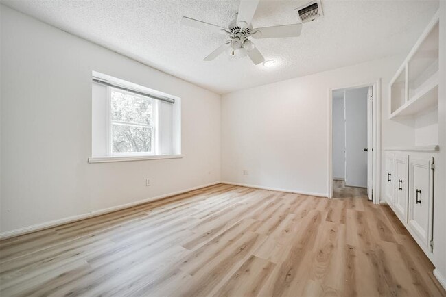 Building Photo - 15738 Fleetwood Oaks Dr