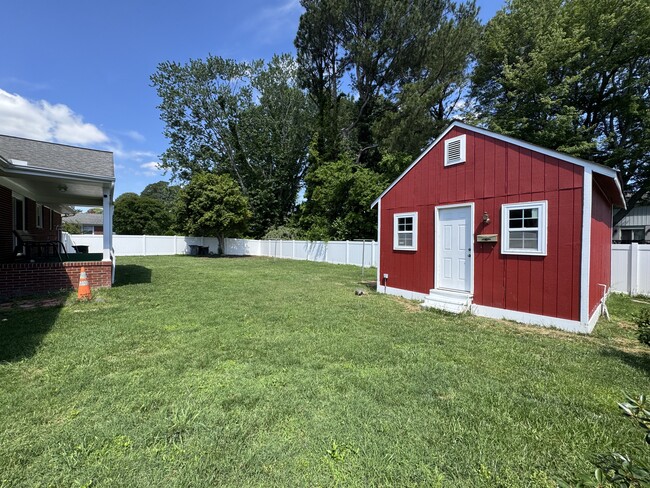 Building Photo - 117 Southerland Dr