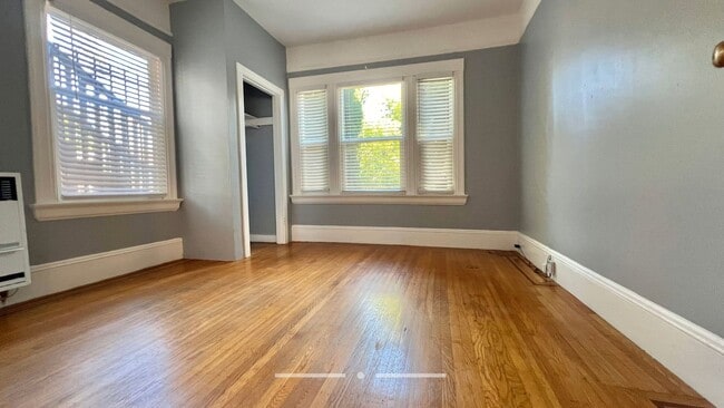 Building Photo - Charming Duplex Lower Unit – 2bd 1ba Nestl...