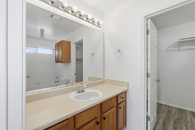 Building Photo - 2849 Southampton Way