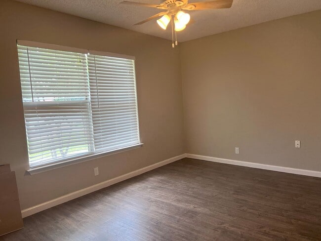 Building Photo - Lovely Ventura rental!