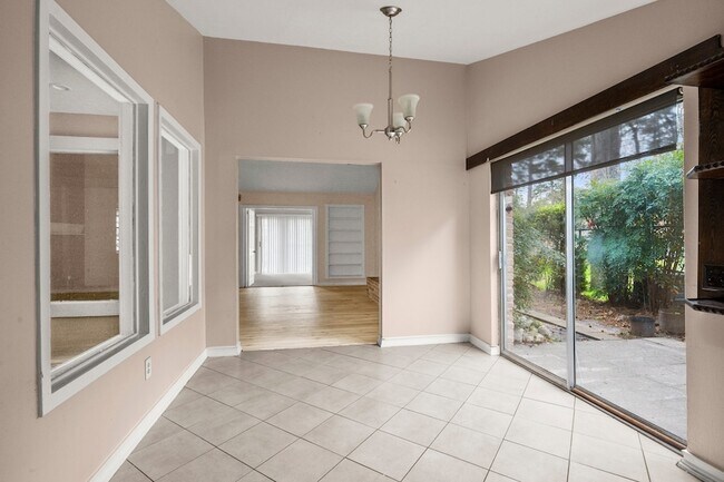 Building Photo - 706 Shenandoah Dr