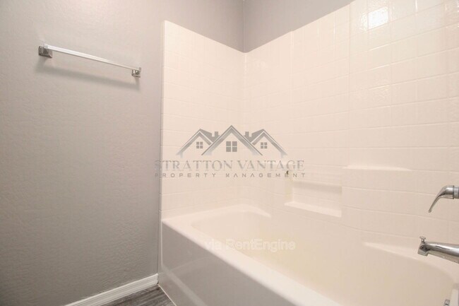 Building Photo - 6770 N 47th Ave