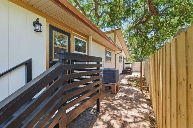 Building Photo - 4926 Camellia Way S