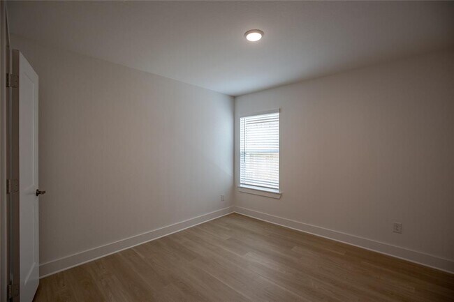 Building Photo - 8622 Sun Coral Dr