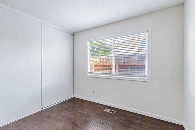 Building Photo - Saratoga Gem - 4BR Home Open Floor Plan & ...