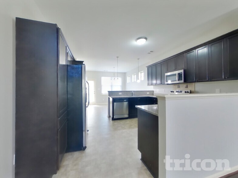 Building Photo - 1422 Collins Dr
