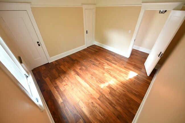 Building Photo - 1p716 - 3055-3061 Adeline Street