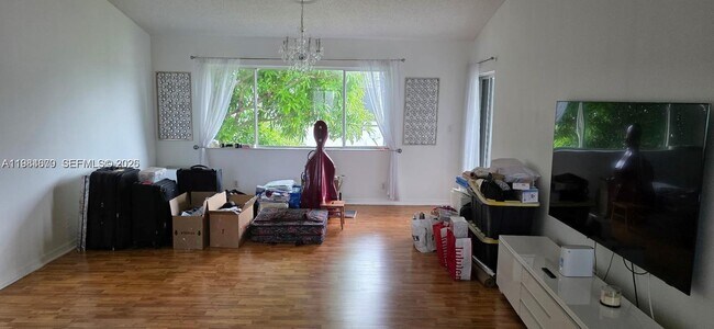 Building Photo - 21255 NE 8th Pl