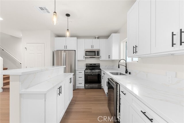 Building Photo - 902 S Hert St