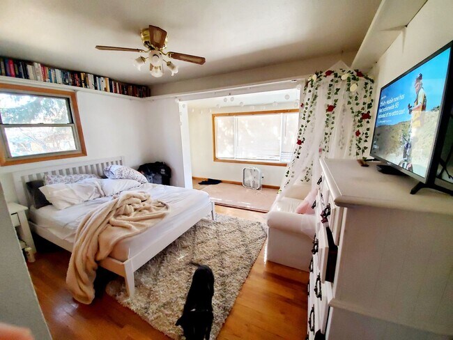 Building Photo - 910 Bungalow Ct