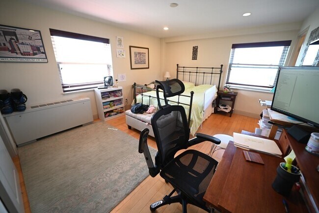 Building Photo - 1600 Beacon St