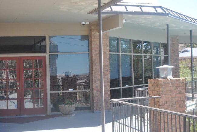 Building Photo - 4433 N Stanton St