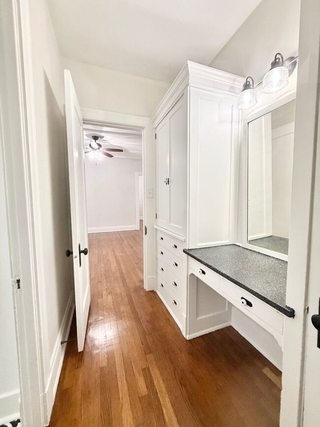 Building Photo - Very Unique Upstairs 1/1 w/ Hardwoods in Small 1920's complex - F211