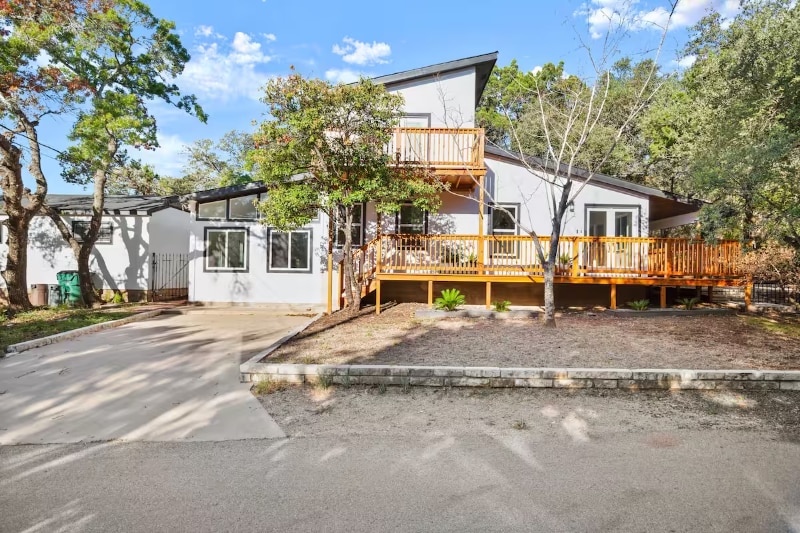 Building Photo - 3904 Highland Dr