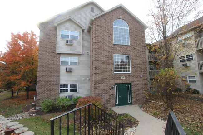 Primary Photo - 430 Cunat Blvd